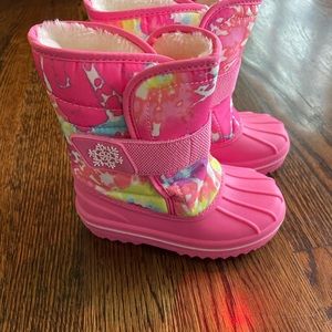 Little girls size 8 snow boots